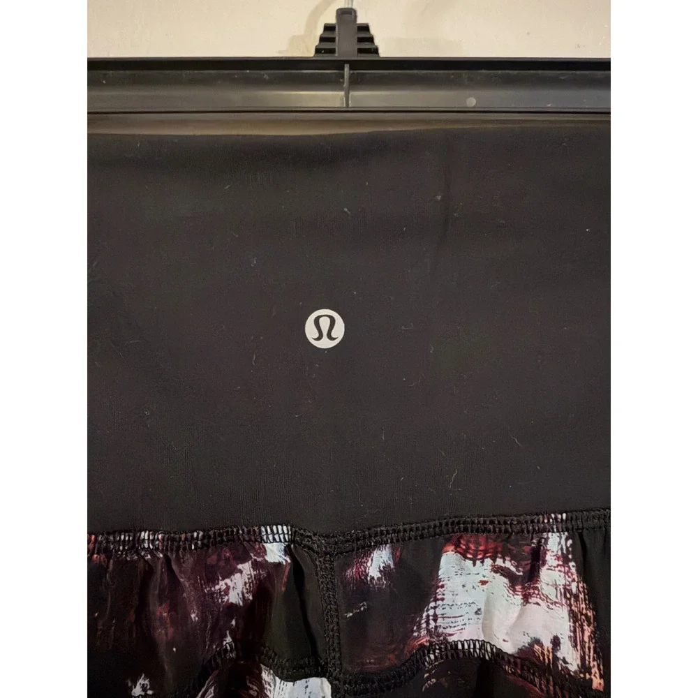 Lululemon High Rise Crop Joggers Abstract Print Burgundy Black White Pockets